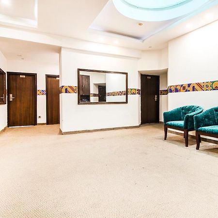 Fabhotel Le Monarque Chandigarh Bagian luar foto