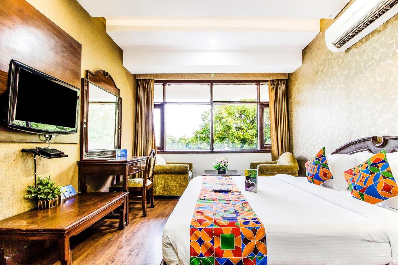 Fabhotel Le Monarque Chandigarh Bagian luar foto