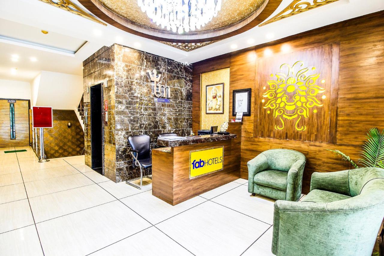 Fabhotel Le Monarque Chandigarh Bagian luar foto