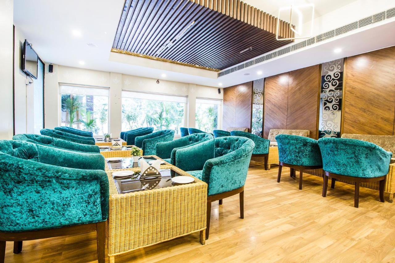 Fabhotel Le Monarque Chandigarh Bagian luar foto