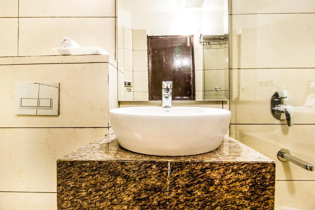 Fabhotel Le Monarque Chandigarh Bagian luar foto