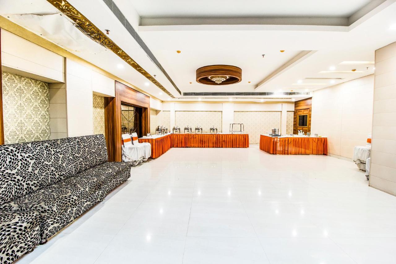Fabhotel Le Monarque Chandigarh Bagian luar foto